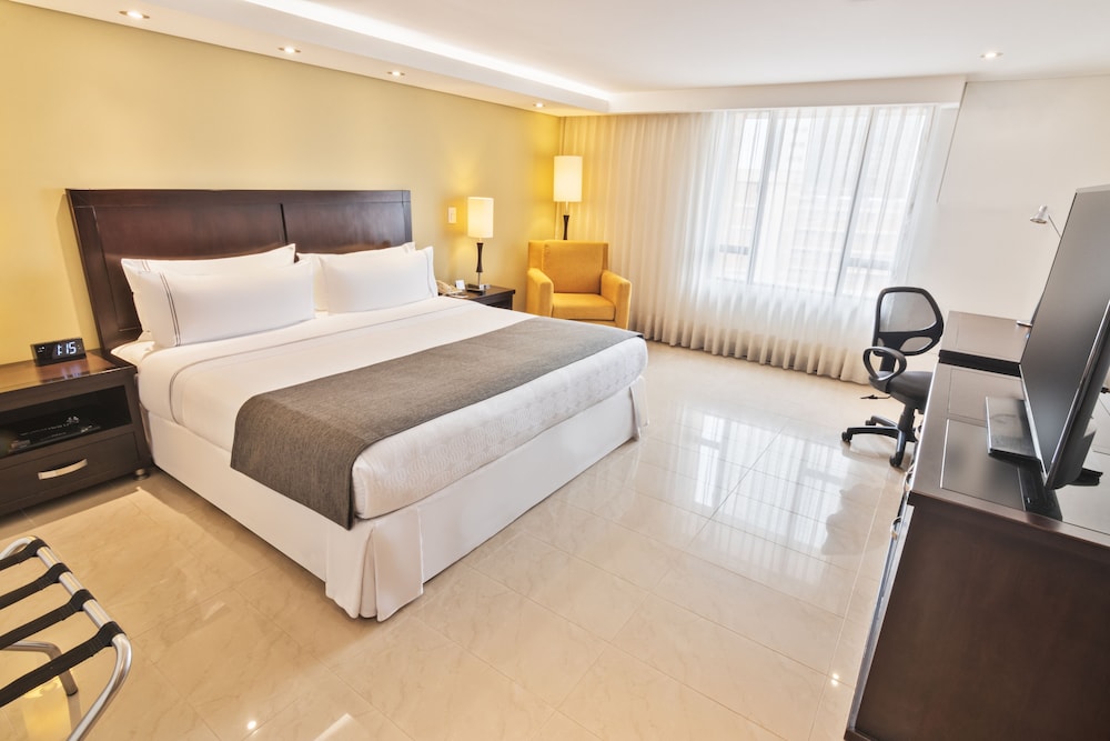 Suite, 1 King Bed (Suite Junior) - Photo 1