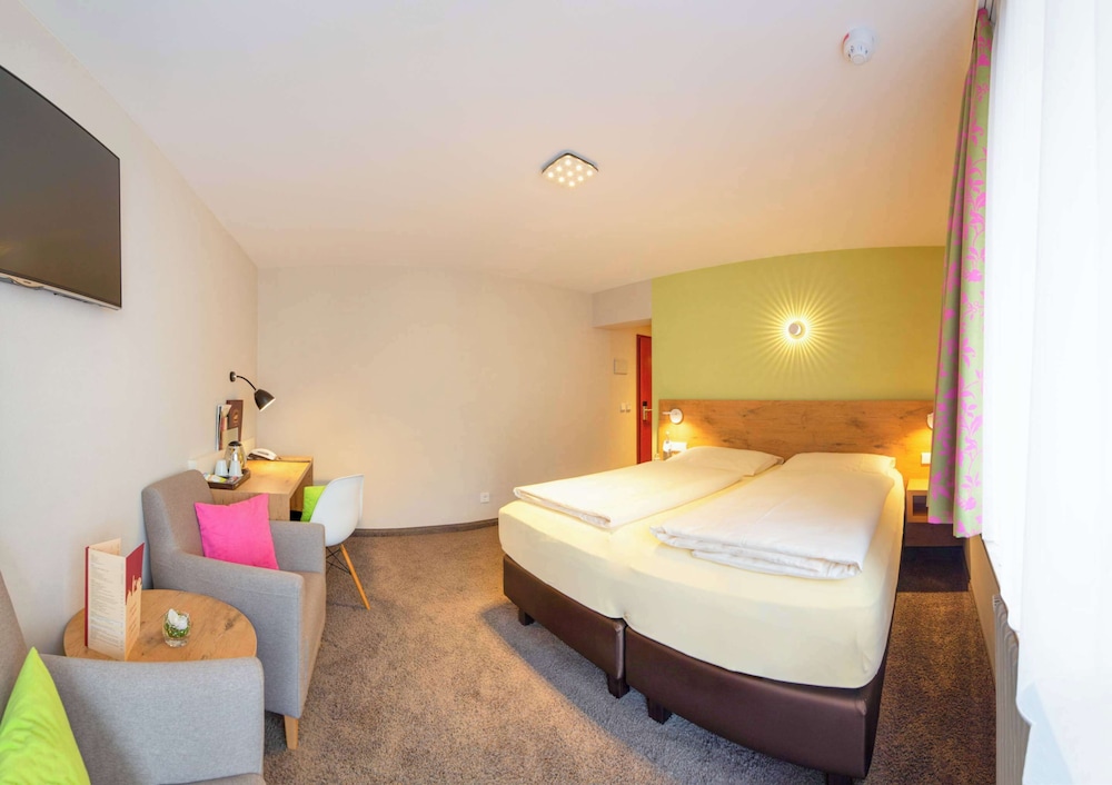 Classic Room, 1 Double Bed, Balcony - Photo 2