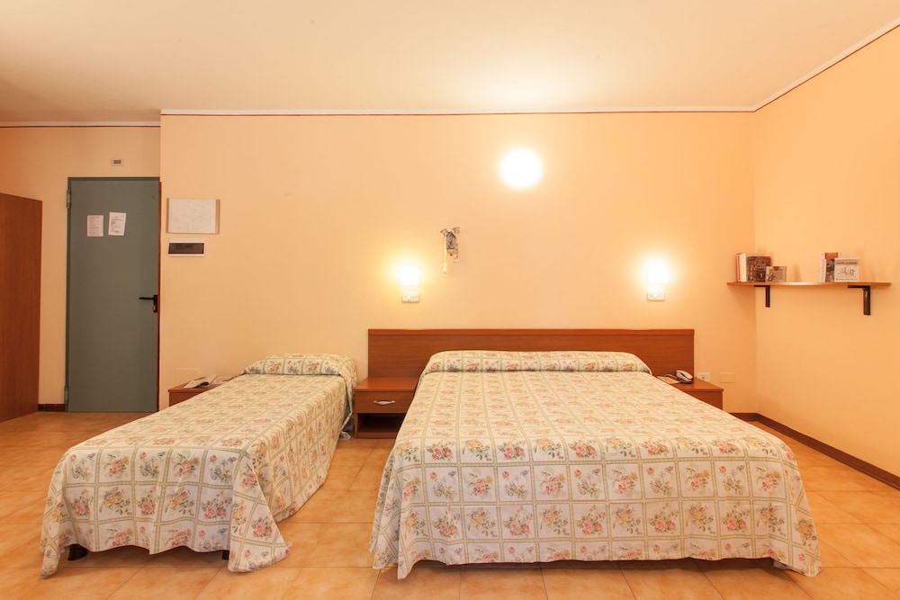 Classic Quadruple Room photo 2