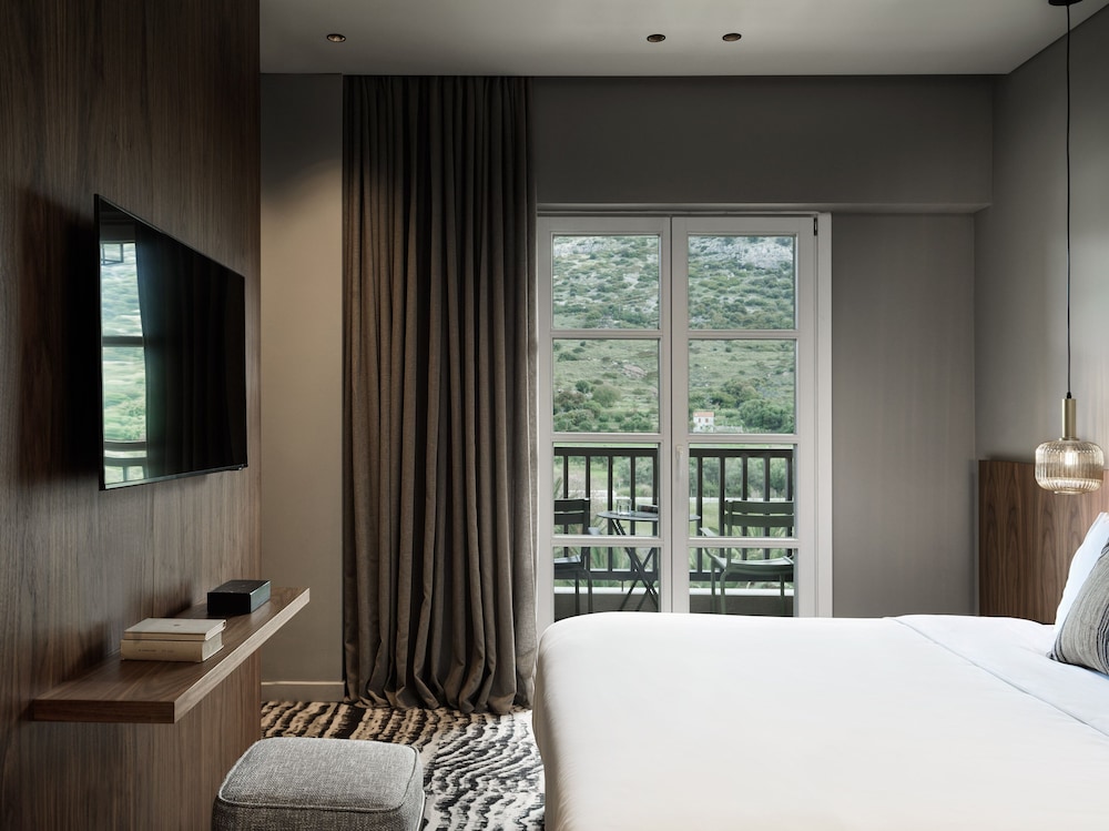 Deluxe Suite with Garden View photo 1