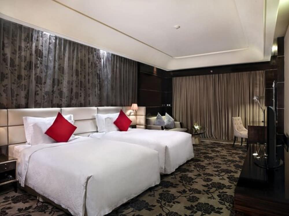 Deluxe City View Room with Twin Beds - Photo 5