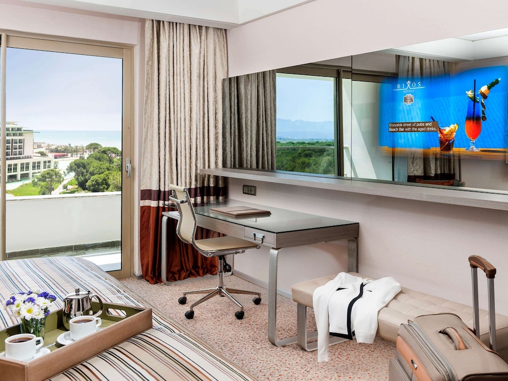 Superior Suite, 1 King Bed with Sofa bed, Sea View