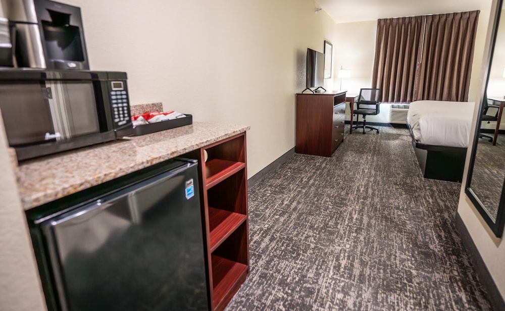 Room, 1 King Bed, Accessible, Non Smoking (Guestroom) - Photo 10
