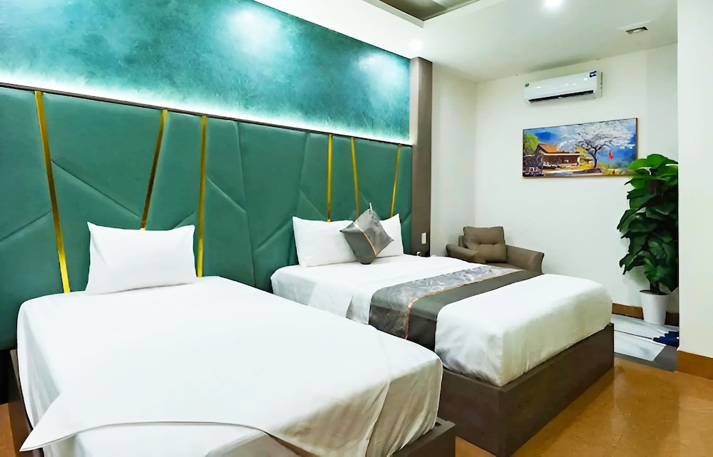 Deluxe Quadruple Room, City View