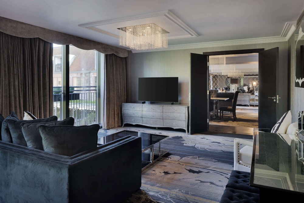 King Syon Suite - Photo 1
