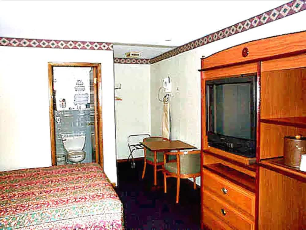 Deluxe room with 2 queen beds photo 3