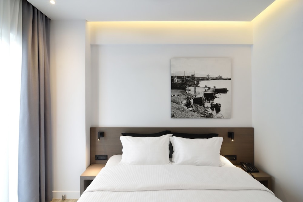 Standard Double or Twin Room - Photo 6