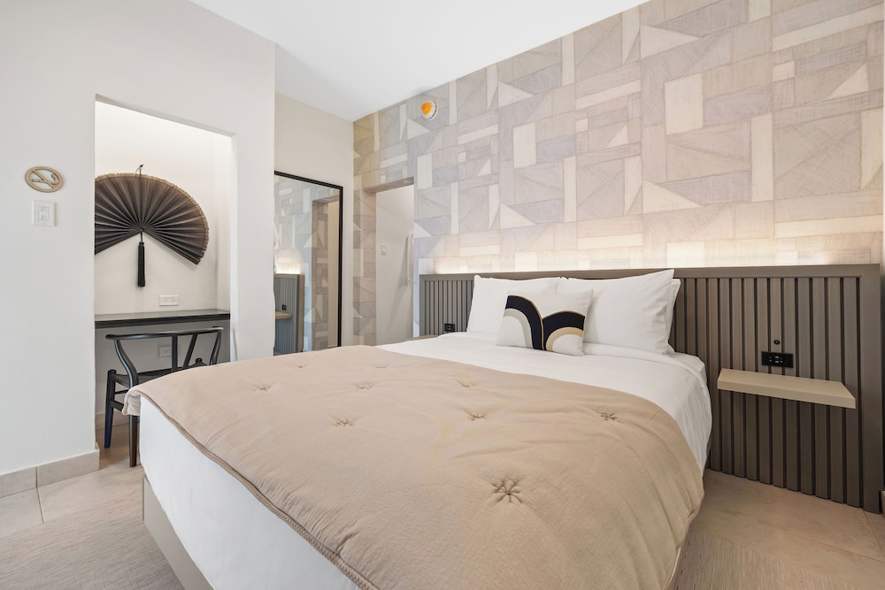 Superior Room, 1 Queen Bed