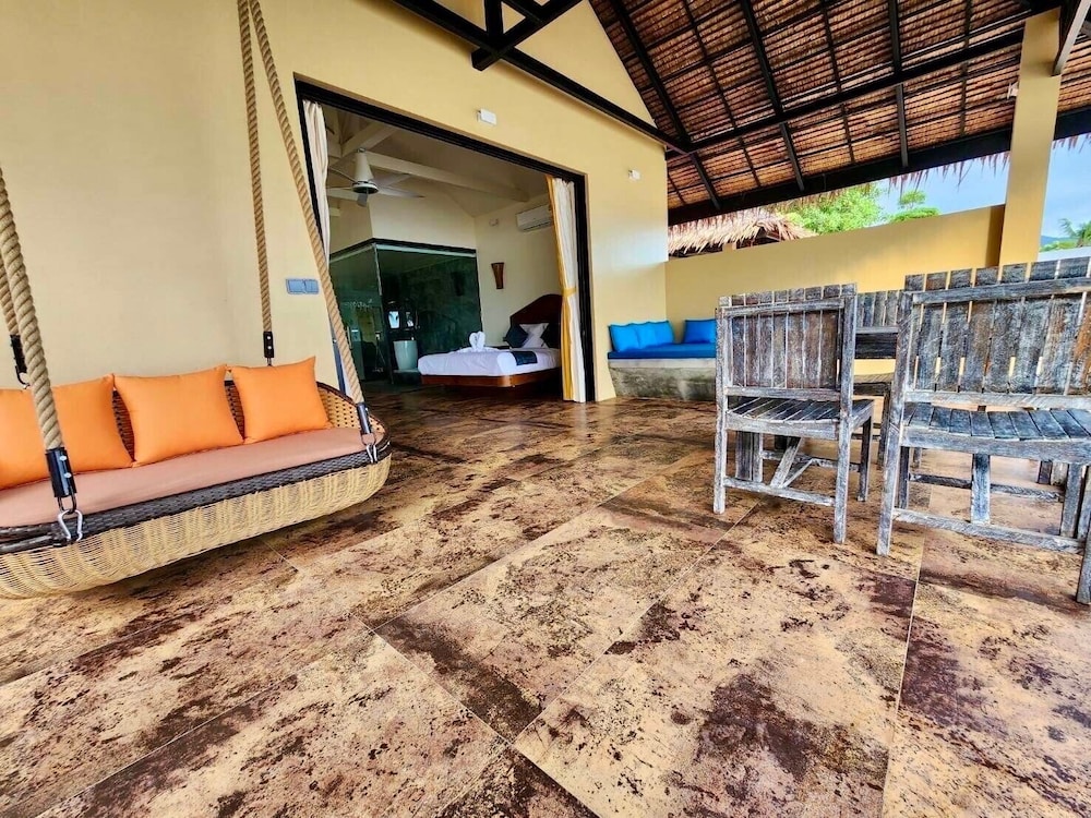 Beachfront Private Pool Villa - Photo 5