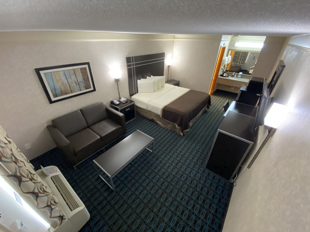 Standard Room, 1 King Bed, Non Smoking photo 2