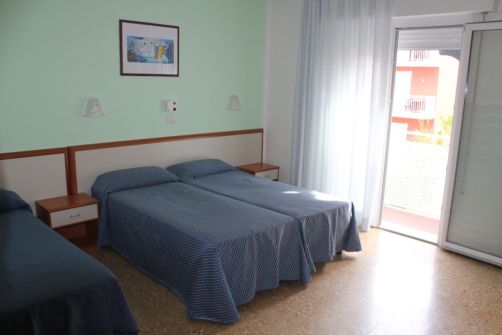 Economy Double Room photo 3