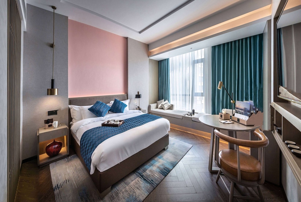 Deluxe Room, 1 King Bed, Non Smoking
