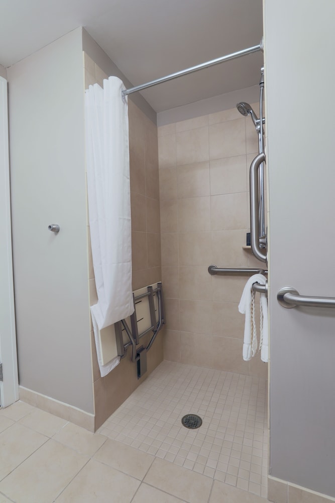 Room, 2 Queen Beds, Accessible - Photo 2