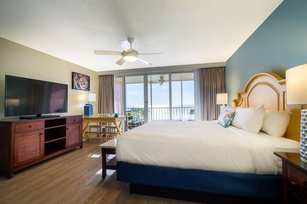 Deluxe Studio, 1 King Bed (Gulf Front) - Photo 1