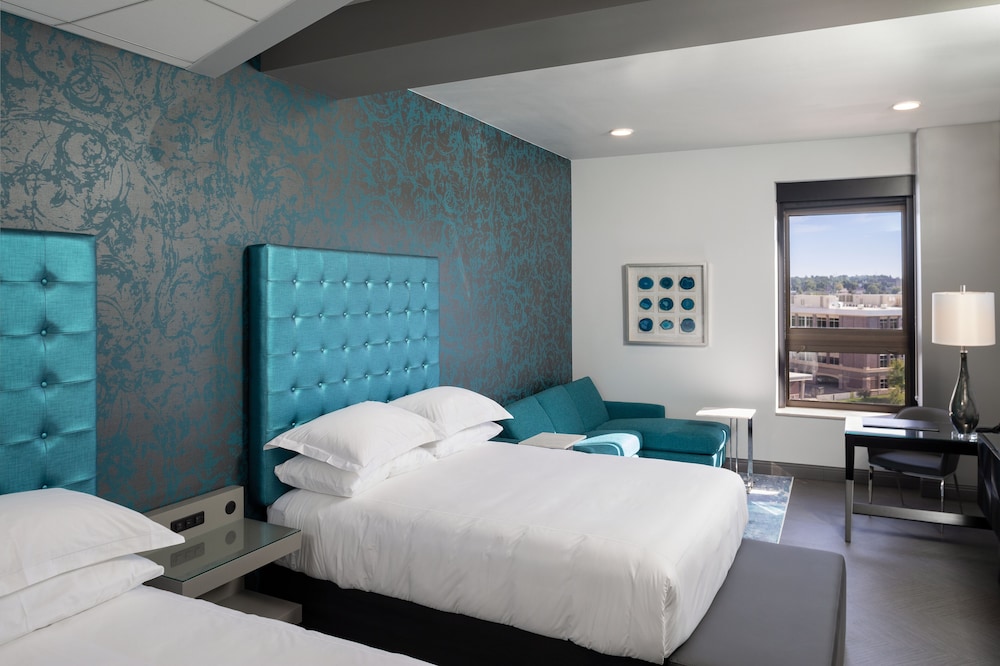 Superior Suite, 2 Queen Beds, River View (Peacock Suite)