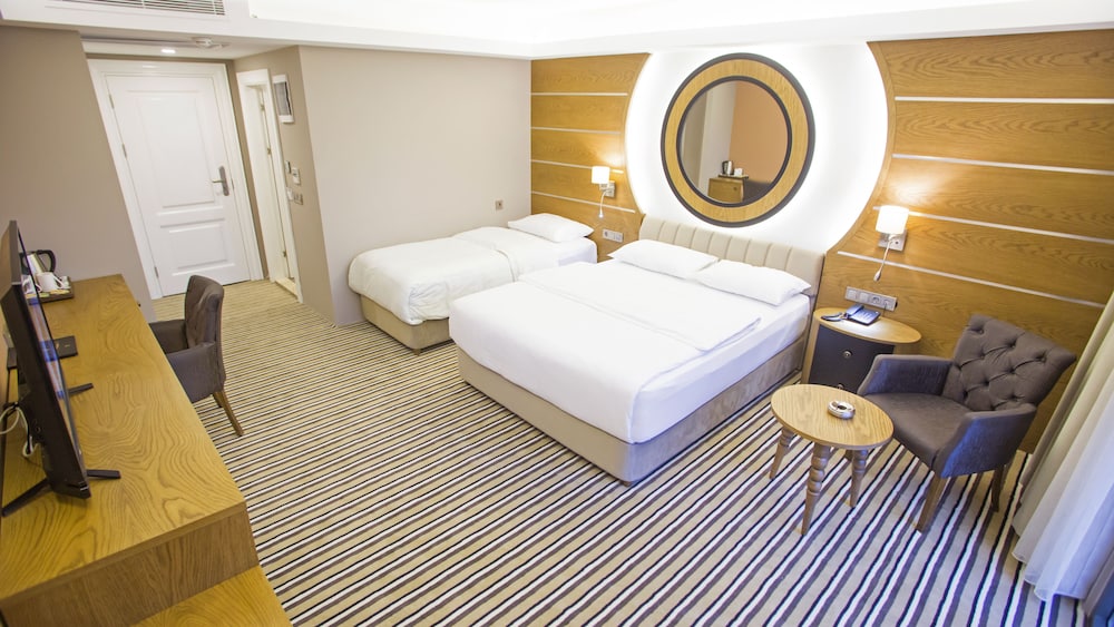 Standard Triple Room, Partial Sea View
