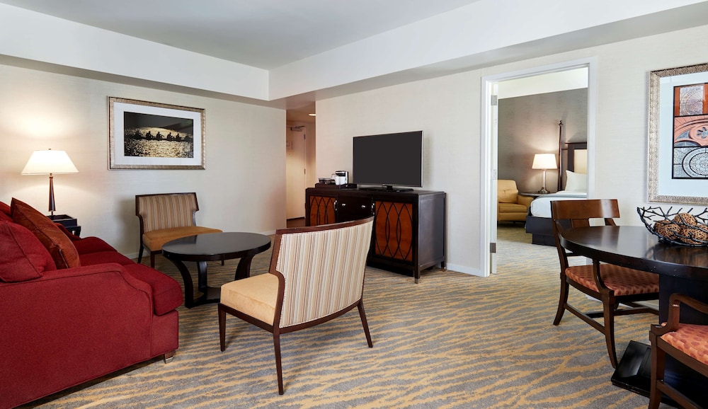 Junior Suite, 1 King Bed, Accessible - Photo 2