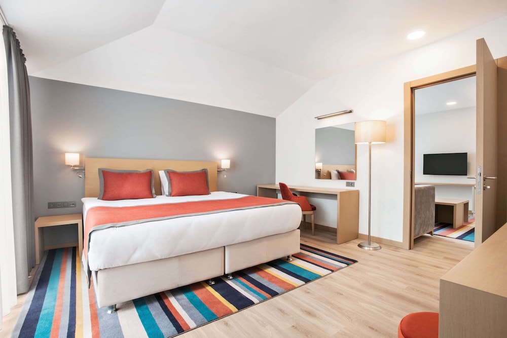 Suite, 1 King Bed, Non Smoking - Photo 1