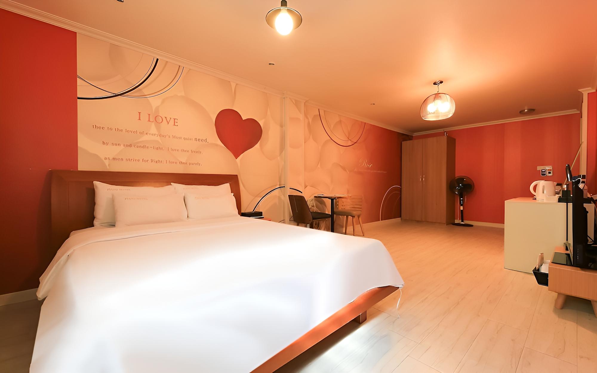 Room (Oversize) photo 3