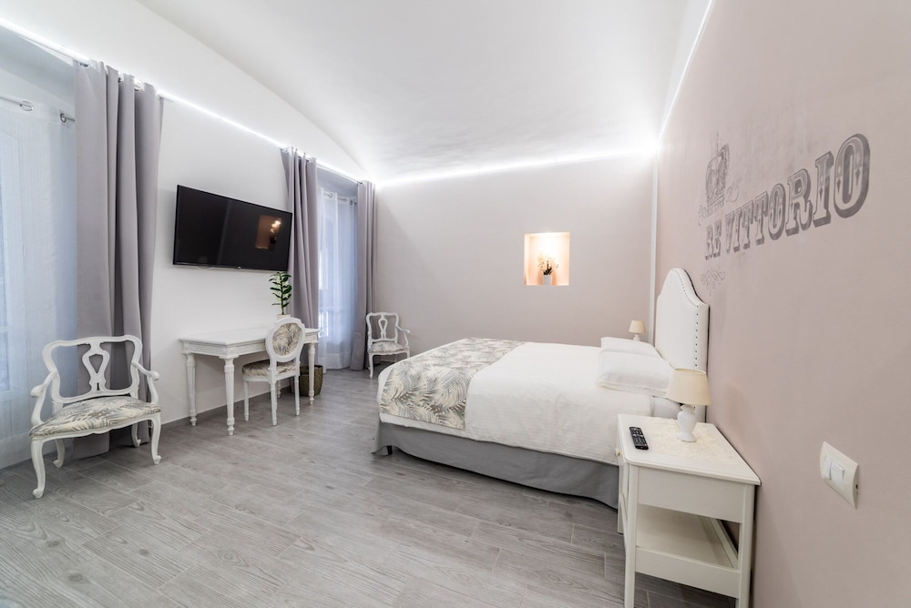 Double Room, City View (La stanza delle monete)