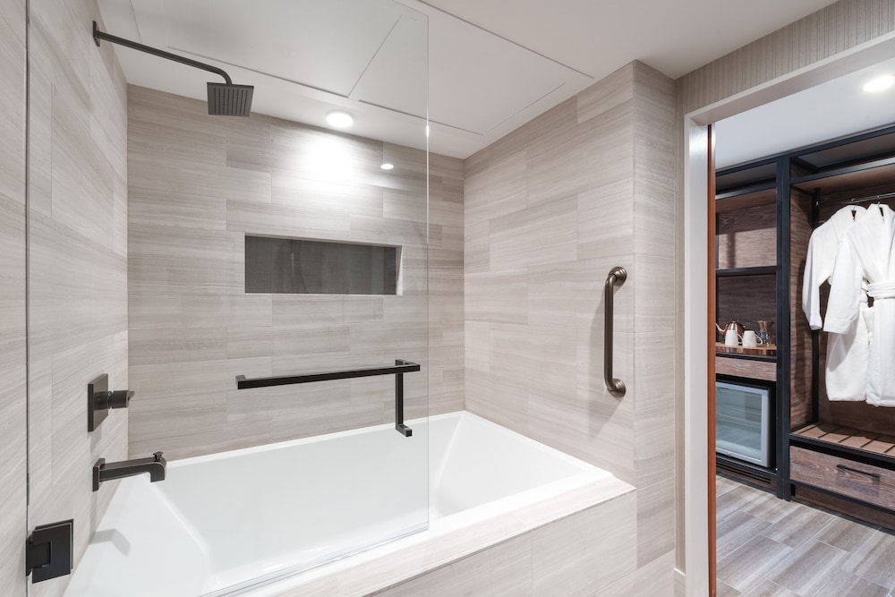 Deluxe Double Room, Mobility Accessible photo 2
