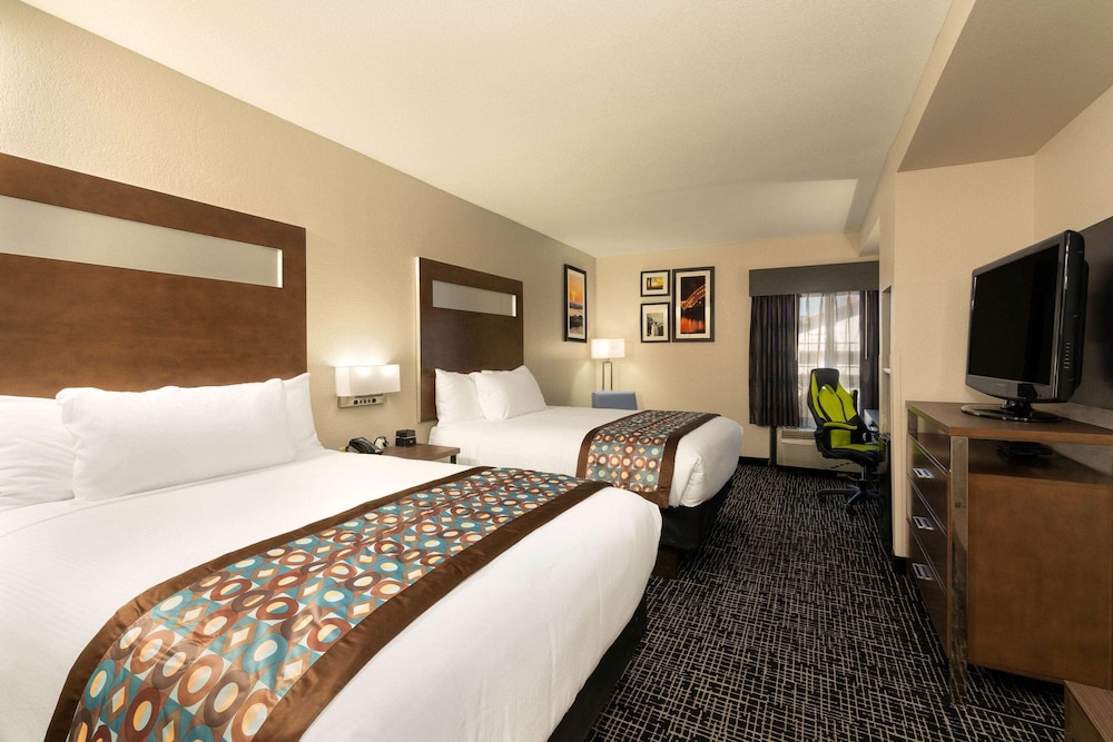 Room, Multiple Beds, Non Smoking - Photo 2