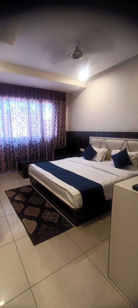 Deluxe Room, Hill View
