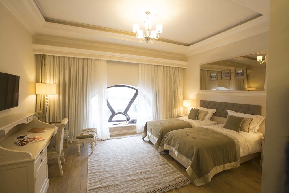 Premier King room photo 1