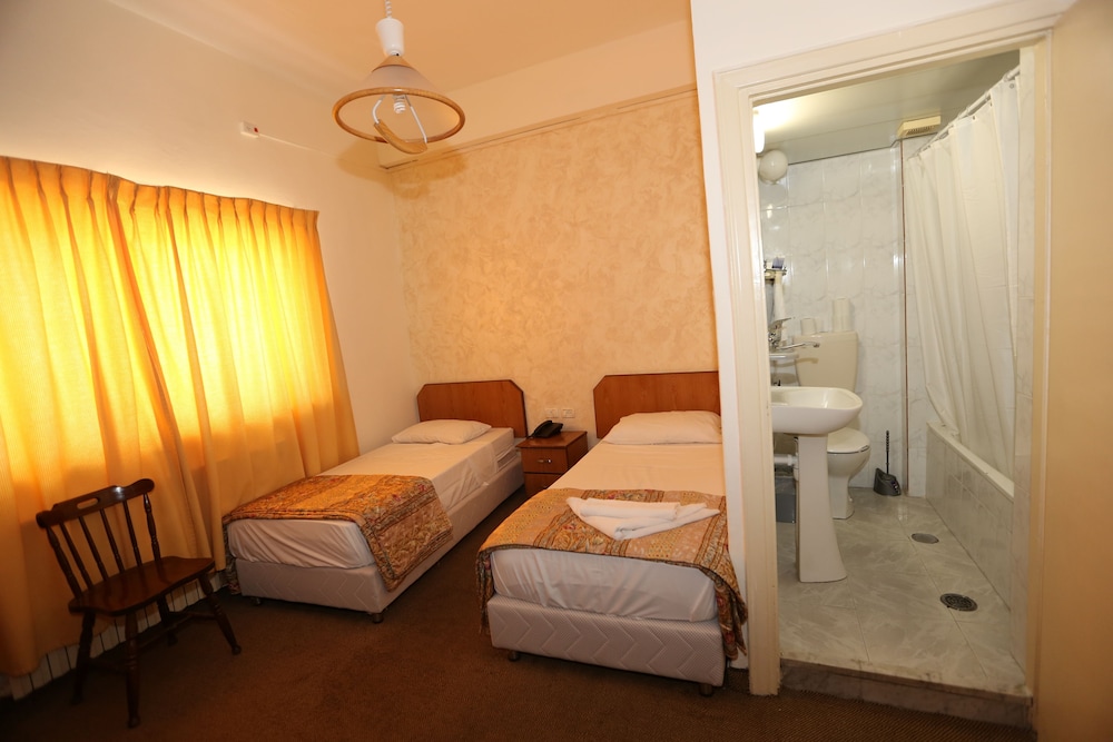 Standard Double or Twin Room photo 3