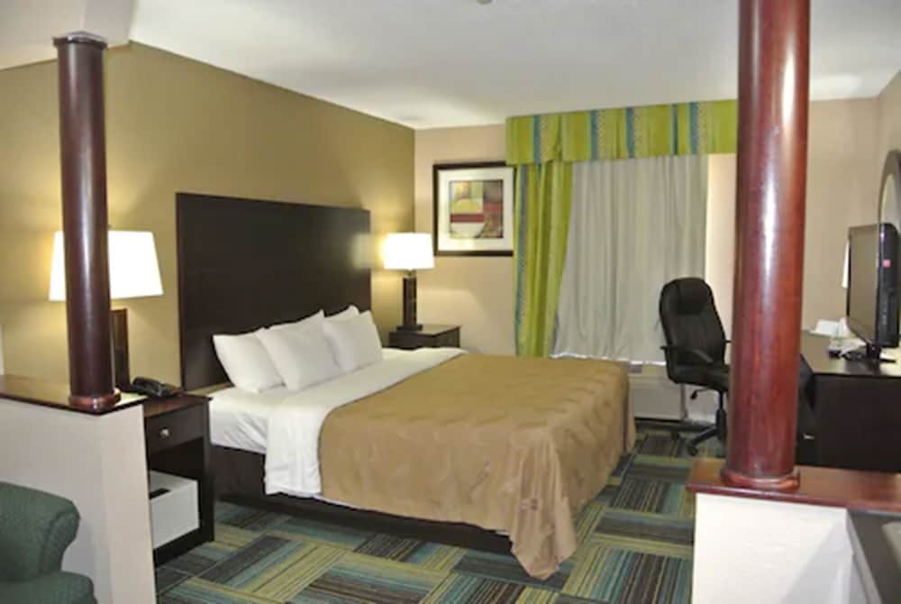 Suite, 1 King Bed With Sofa Bed, Non Smoking (2 Person Sofabed)
