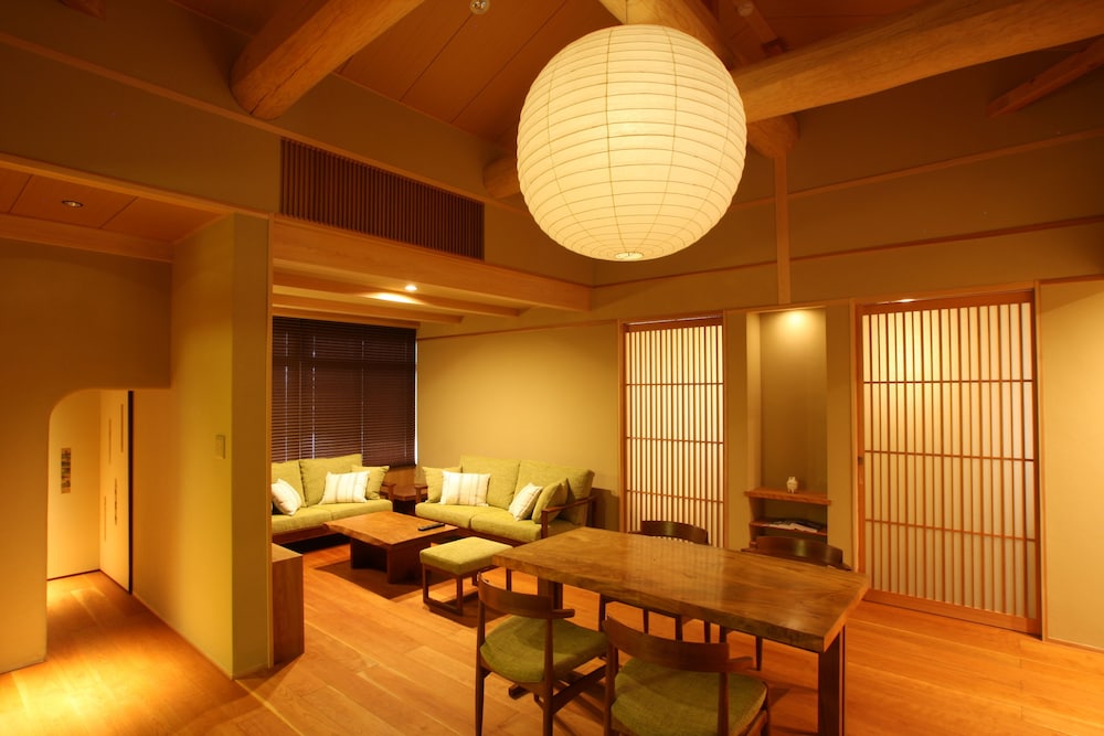 Twin Room With Four Semidouble Beds photo 3