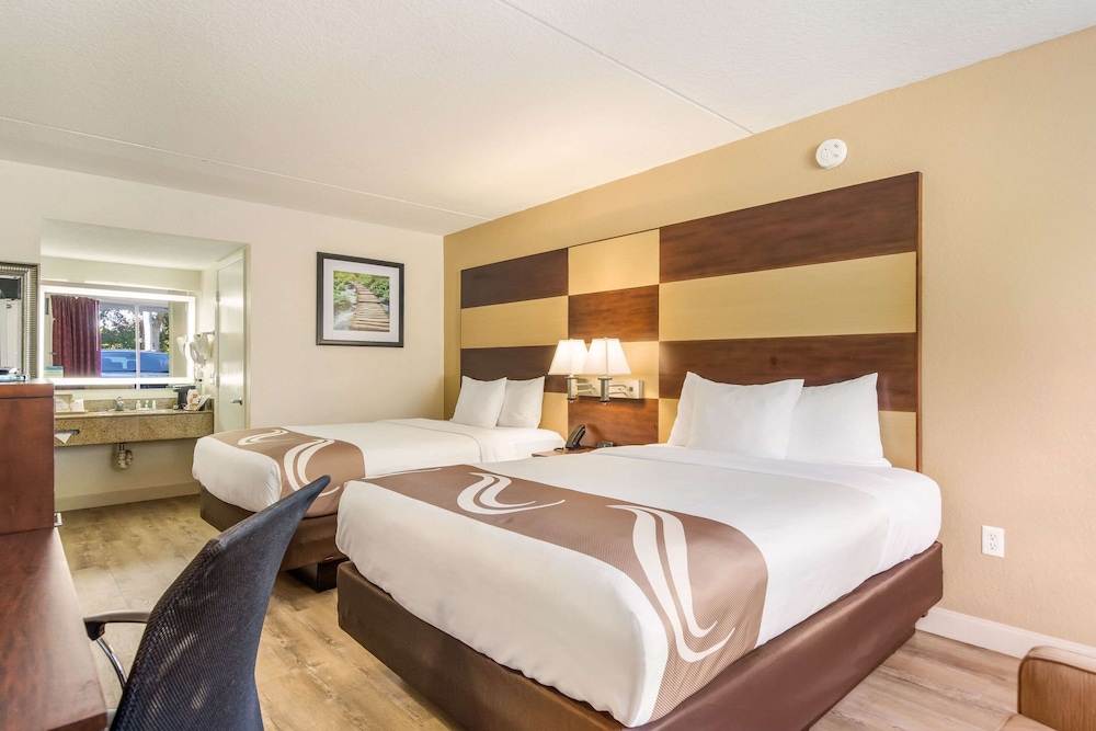 Room, 2 Queen Beds, Non Smoking (Upgrade) - Photo 1