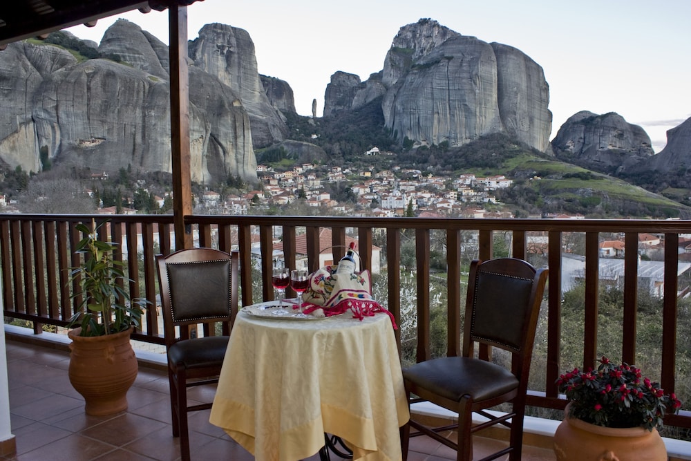 Panoramic Quadruple Room (Meteora view) photo 2