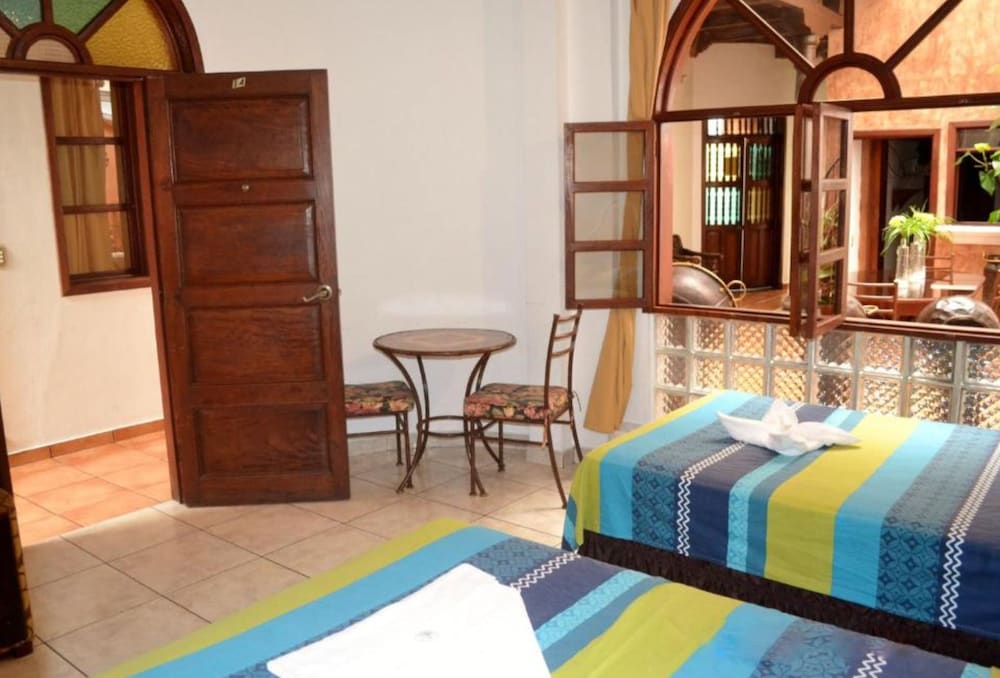 Twin Room, 2 Double Beds with Air Conditioning photo 2