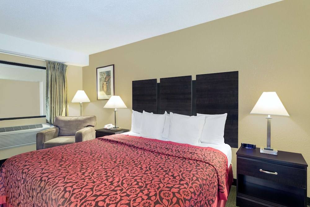 Standard Room, 1 King Bed - Photo 1