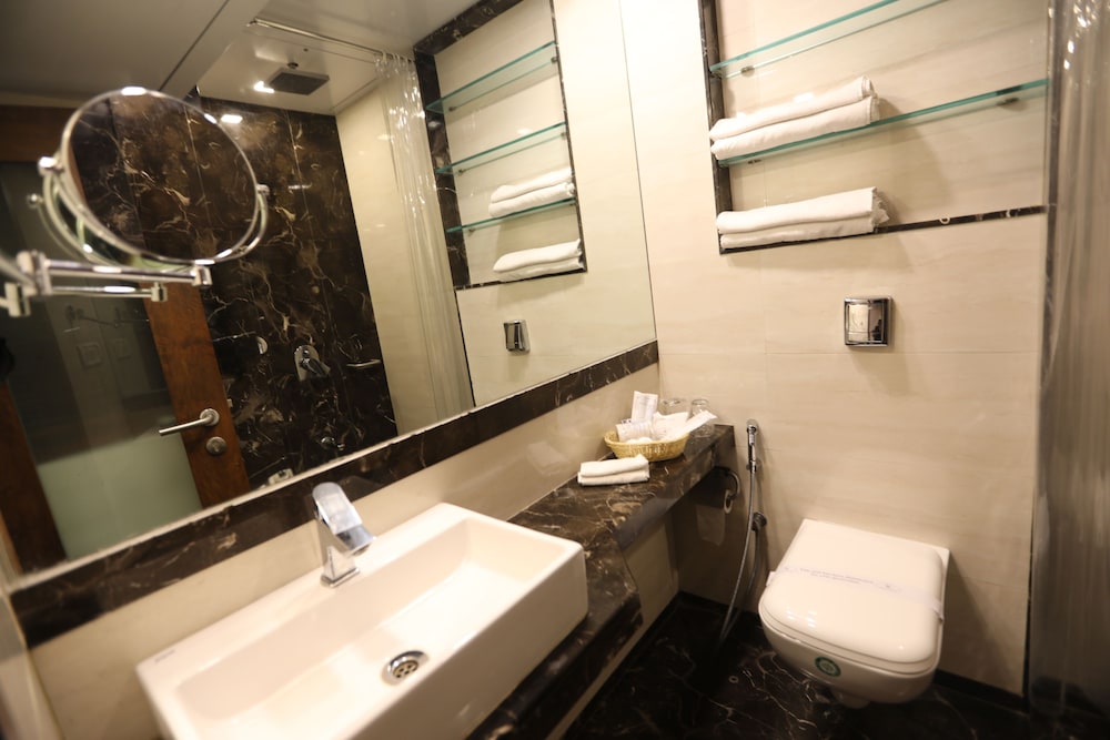 Executive Room - Photo 11