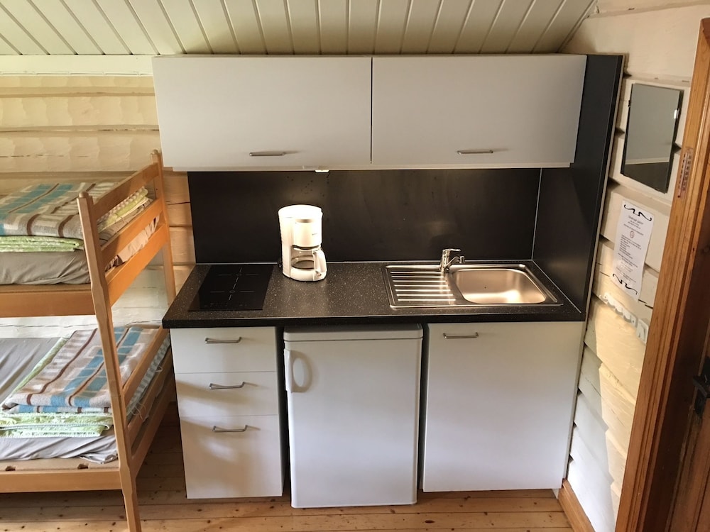 Cabin (4 beds, shared bathroom) photo 3