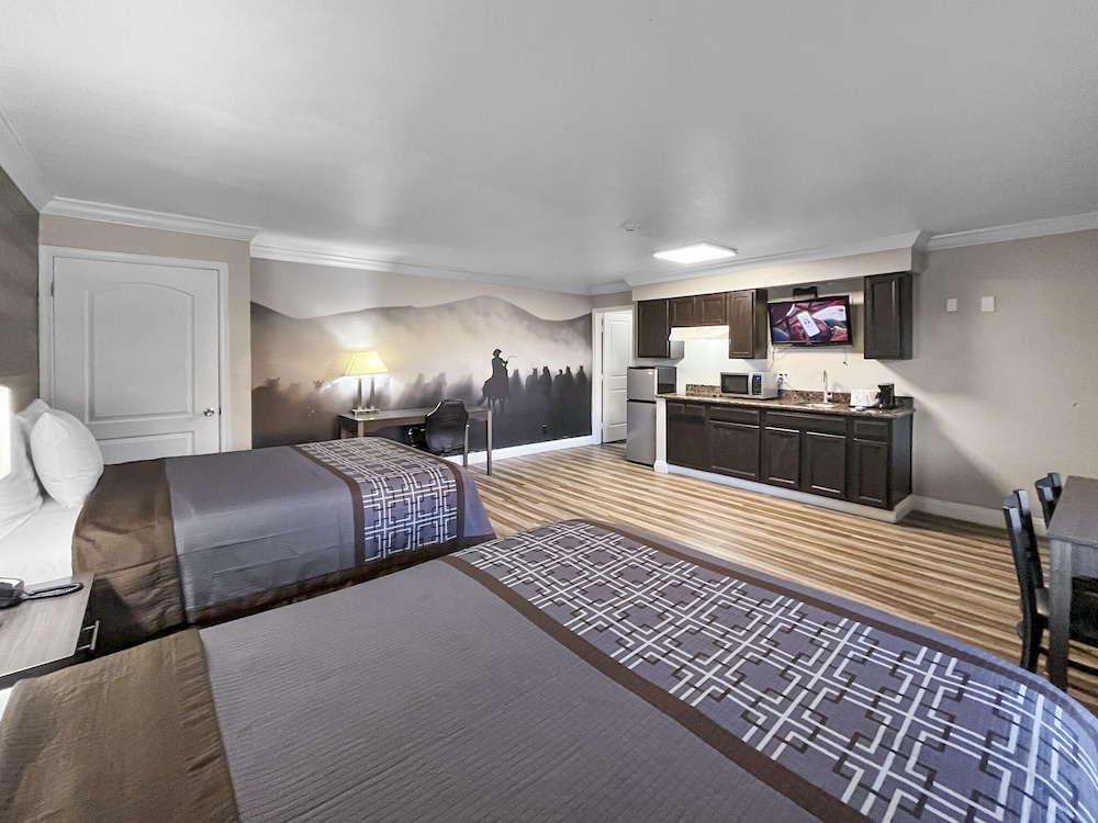 Standard Room, 2 Queen Beds, Kitchen photo 3