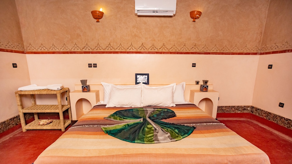 Exclusive Room, 1 King Bed, Accessible, Lake View photo 1
