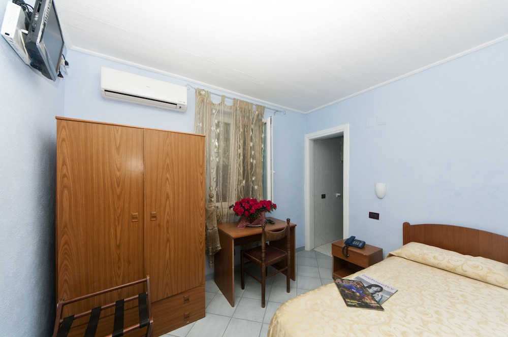 Single Room photo 2
