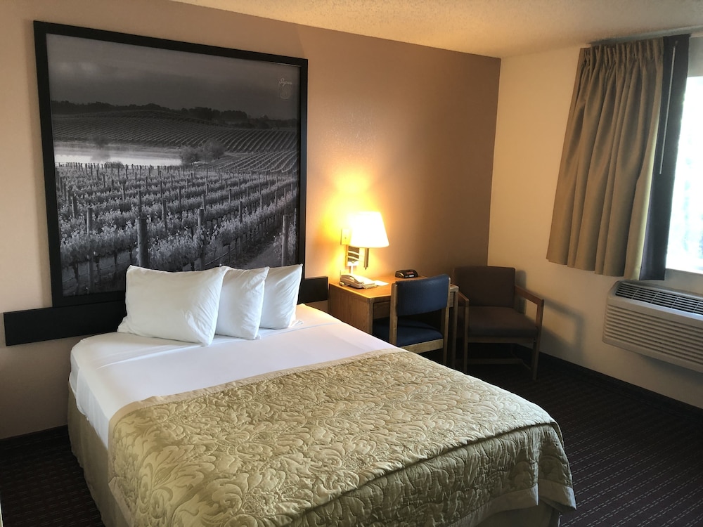 Studio Suite, 1 King Bed, Non Smoking - Photo 2