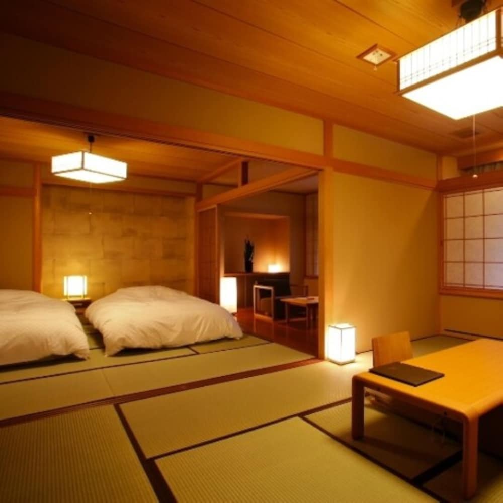 Japanese and western Room(90sq-m)-KAISEKI dinner in Private Booth at the restaurant, Smoking