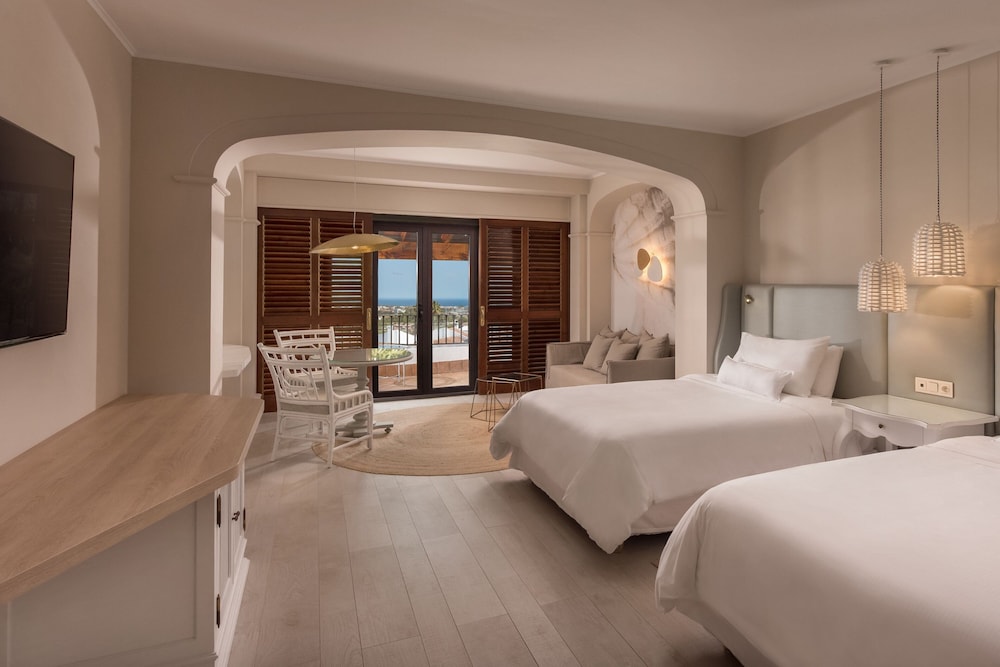 Deluxe Room, 2 Queen Beds, Terrace