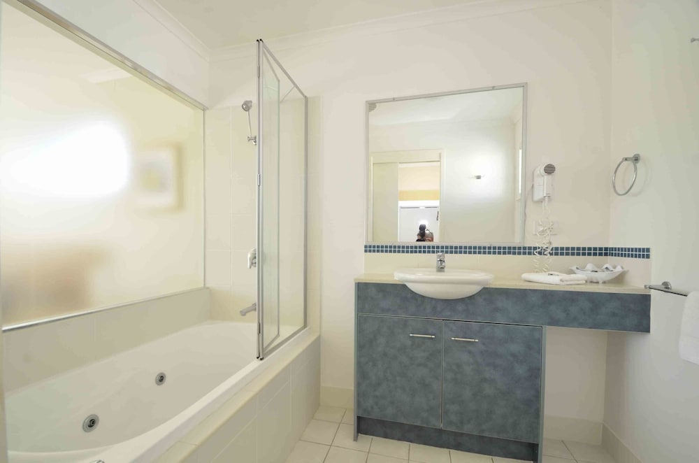 Two Bedroom Villa - Photo 2