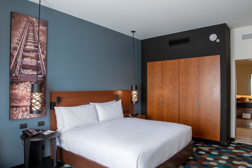 Suite, 1 King Bed - Photo 2