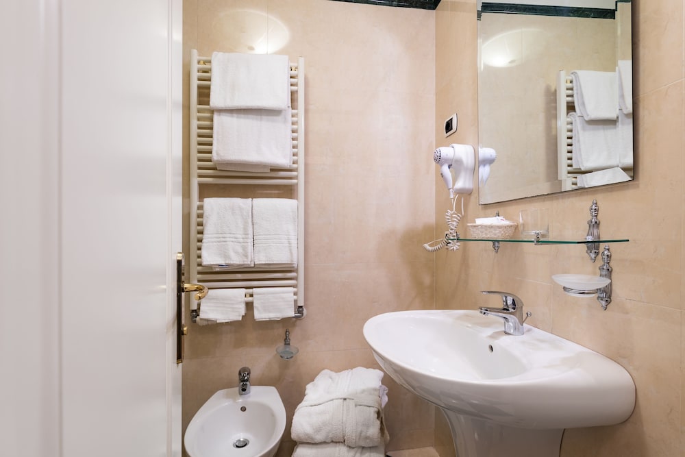 Classic Double or Twin Room — the supplier's photographs — photo 6