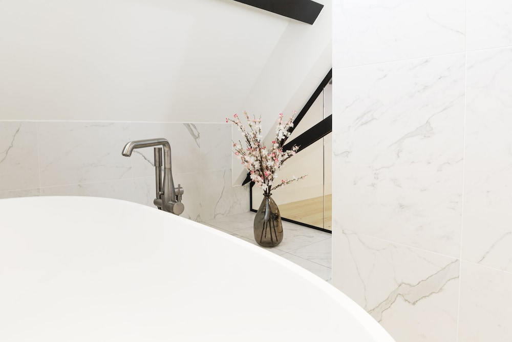 Suite - Photo 3