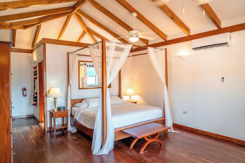 Ocean Front One Bedroom Premium Suite photo 2