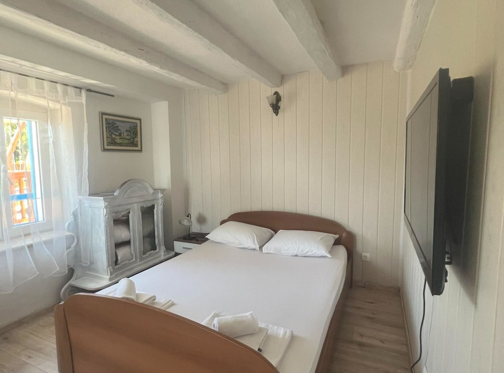 Eight Bedroom Villa with Private Pool photo 3