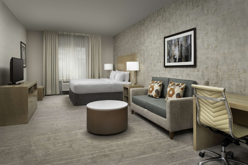 Room, 1 King Bed (Sitting Area) - Photo 4